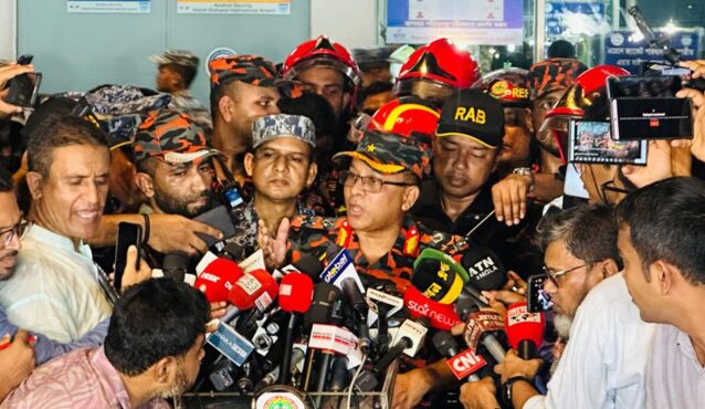 বাতাসের কারণে আগুন নিয়ন্ত্রণে আনতে সময় লেগেছে: ফায়ার সার্ভিস