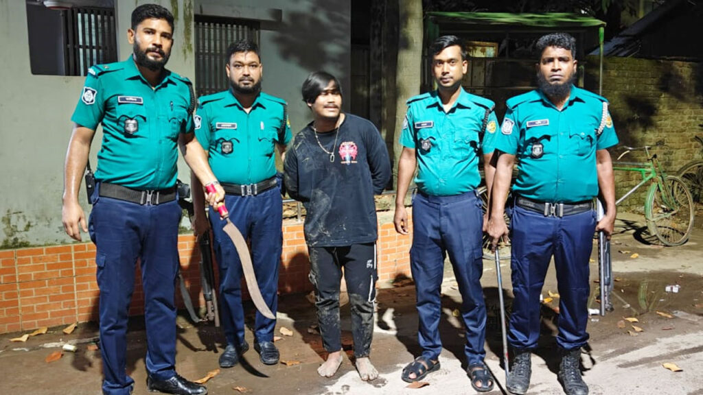‘শীর্ষ ছিনতাইকারী’ পাঁয়তারা শাহিন গ্রেপ্তার