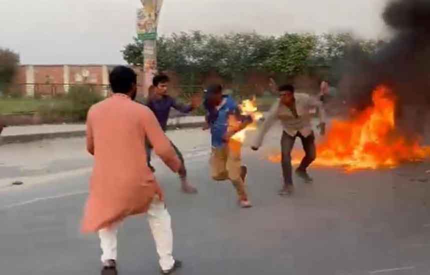 বিক্ষোভকালে টায়ারে আগুন জ্বালাতে গিয়ে দগ্ধ হলেন সাবেক ছাত্রদল নেতা
