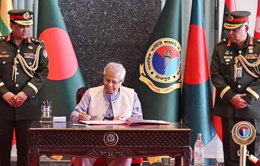 শান্তিপূর্ণ নির্বাচন আয়োজনে সামরিক বাহিনী ও পুলিশের সহায়তা চাইলেন প্রধান উপদেষ্টা