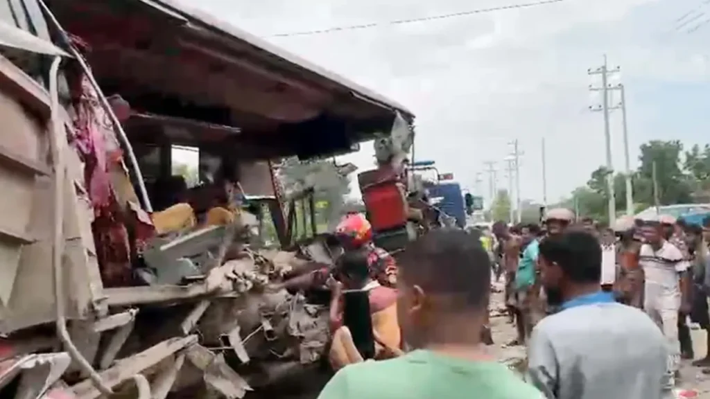 সড়ক দুর্ঘটনায় দুই জেলায় নিহত ৯