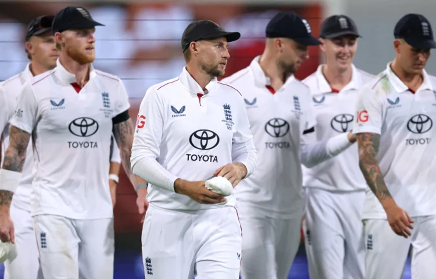 ইংলিশদের ৫ ক্যাচ মিসে চালকের আসনে অস্ট্রেলিয়া