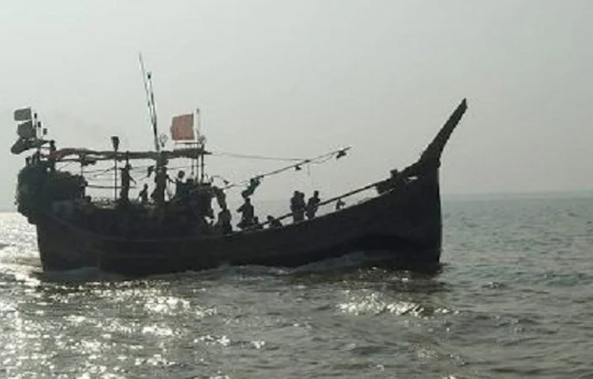 দুই নৌকাসহ বাংলাদেশি ৯ জেলেকে ধরে নিয়ে গেল আরাকান আর্মি