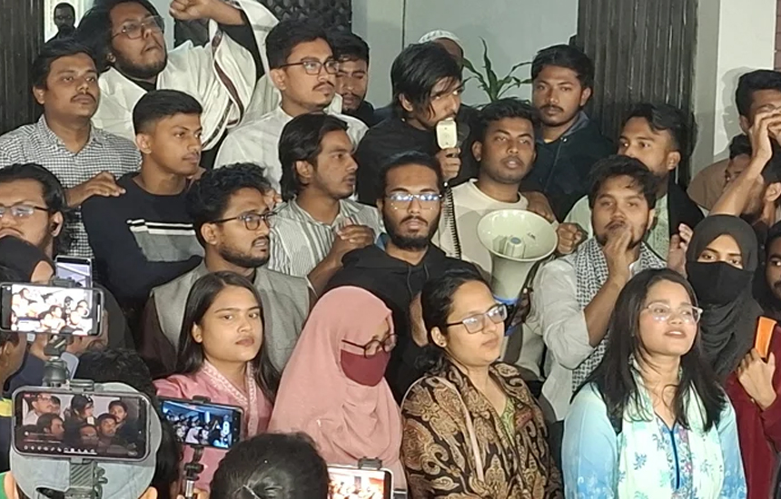 ছাত্রীদের ভোটের পর ‘ফেলানী হলের’ দাবি পাল্টাল ডাকসু