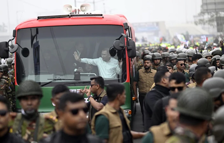 মাকে দেখতে এভারকেয়ারের পথে তারেক রহমান