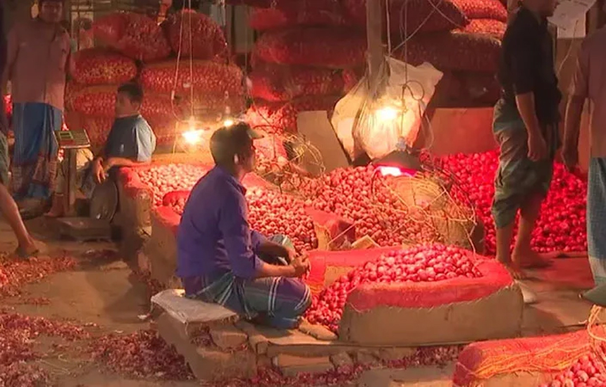 পেঁয়াজের দামের লাগাম টানতে কঠোর সরকার
