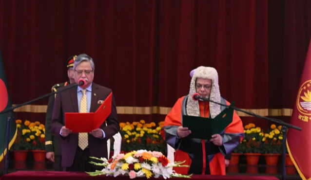 প্রধান বিচারপতি হিসেবে শপথ নিলেন জুবায়ের রহমান চৌধুরী