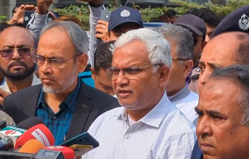 খালেদা জিয়া চিকিৎসা গ্রহণ করতে পারছেন: ব্রিফিংয়ে ডা. জাহিদ