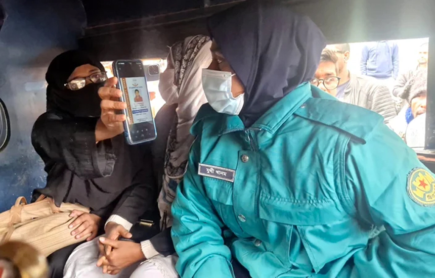 শিবিরের ভিপি প্রার্থীর স্ত্রীকে ‘হেনস্তা’ করে পুলিশে দেওয়ার অভিযোগ