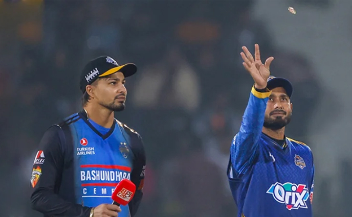 টস জিতে রংপুরকে ব্যাটিংয়ে পাঠালো ঢাকা