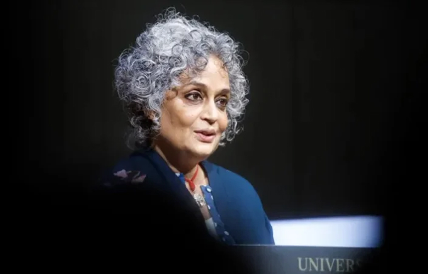 বার্লিন চলচ্চিত্র উৎসব বর্জন অরুন্ধতীর