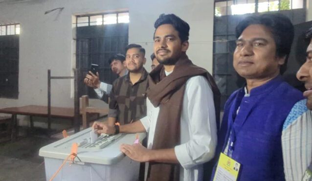 বিচ্ছিন্ন ঘটনা ছাড়া সুষ্ঠু পরিবেশে নির্বাচন হচ্ছে: আসিফ মাহমুদ