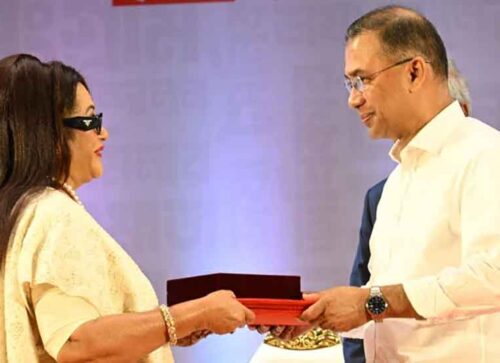 একুশে পদক গ্রহণ করলেন ববিতা, জানালেন কৃতজ্ঞতা