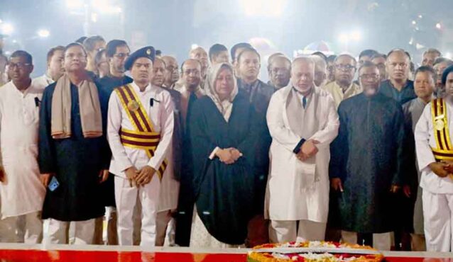 ভাষাশহীদদের প্রতি প্রধান বিচারপতির শ্রদ্ধা