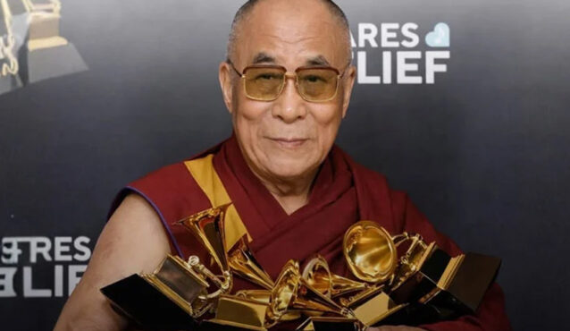 তিব্বতি আধ্যাত্মিক নেতা দালাই লামা ৯০ বছর বয়সে গ্র্যামি পেলেন