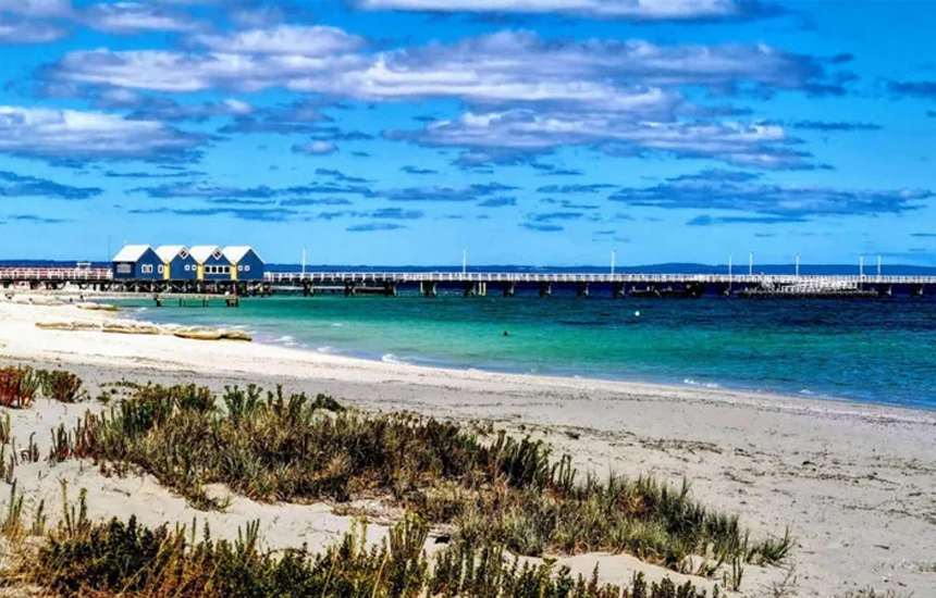 ৪ ঘণ্টা সাঁতরে তীরে ফিরে মা ও দুই ভাইবোনকে বাঁচাল ১৩ বছরের কিশোর