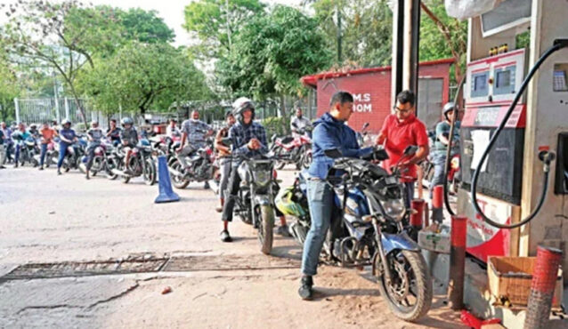 জ্বালানি ঘাটতি ও নিরাপত্তাহীনতায় পাম্প বন্ধের শঙ্কা পাম্প মালিকদের