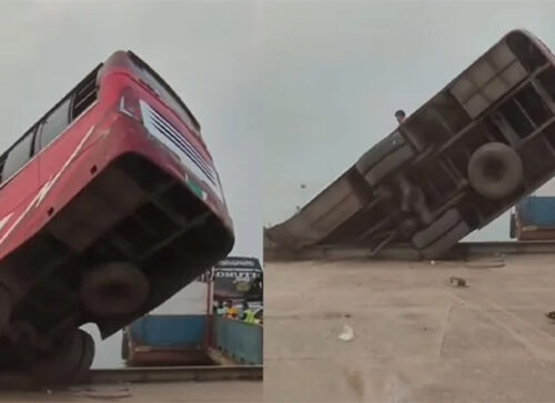 পদ্মায় বাস ডুবে দুজনের মৃত্যু, বৃষ্টিতে ব্যাহত উদ্ধারকাজ