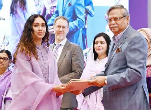 মরণোত্তর পুরস্কার পেলেন বেগম খালেদা জিয়া, গ্রহণ করলেন জাইমা রহমান