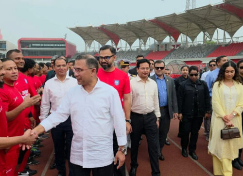 মেয়েকে নিয়ে ফুটবল ম্যাচ দেখলেন প্রধানমন্ত্রী