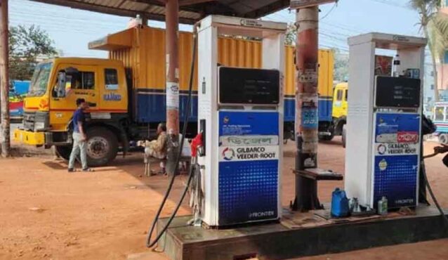 সারাদেশে পণ্য পরিবহন ব্যাহত, বেড়েছে ভাড়াও