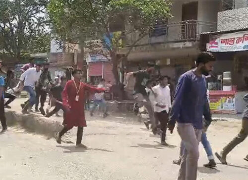 ঈশ্বরদীতে ছাত্রদল-শিবির সংঘর্ষ, ককটেল বিস্ফোরণ-ছাত্রদল কার্যালয় ভাঙচুর