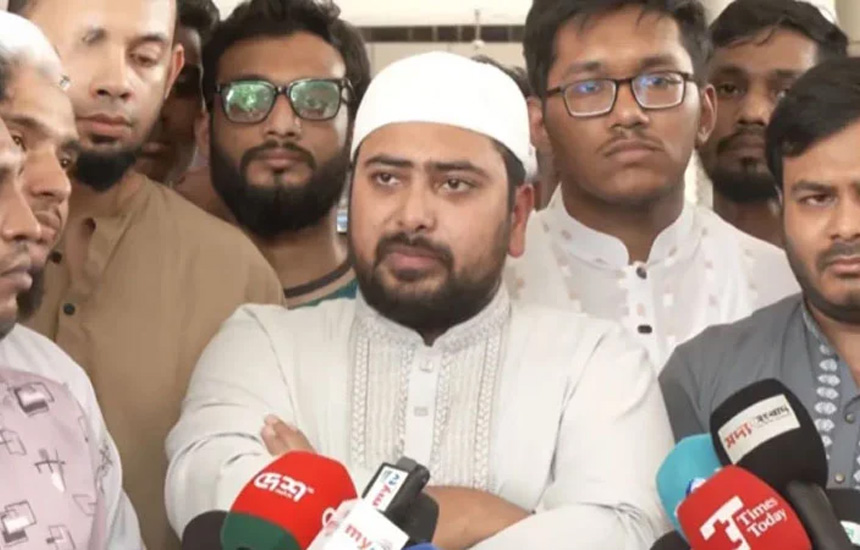 ড. ইউনূসকে রাজপথে নামতে বললেন নাহিদ