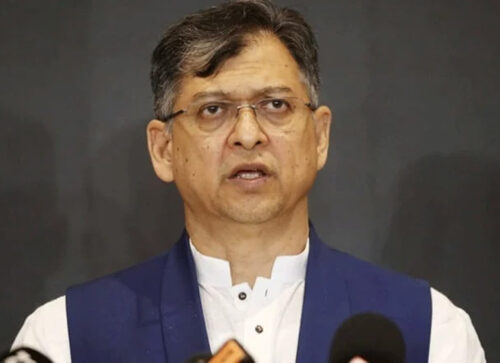 অবৈধ অস্ত্র উদ্ধারে ডিসিদের তৎপর হওয়ার নির্দেশ দিলেন স্বরাষ্ট্রমন্ত্রী