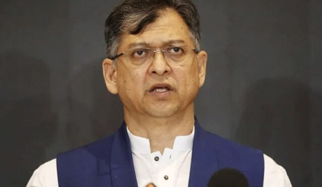অবৈধ অস্ত্র উদ্ধারে ডিসিদের তৎপর হওয়ার নির্দেশ দিলেন স্বরাষ্ট্রমন্ত্রী