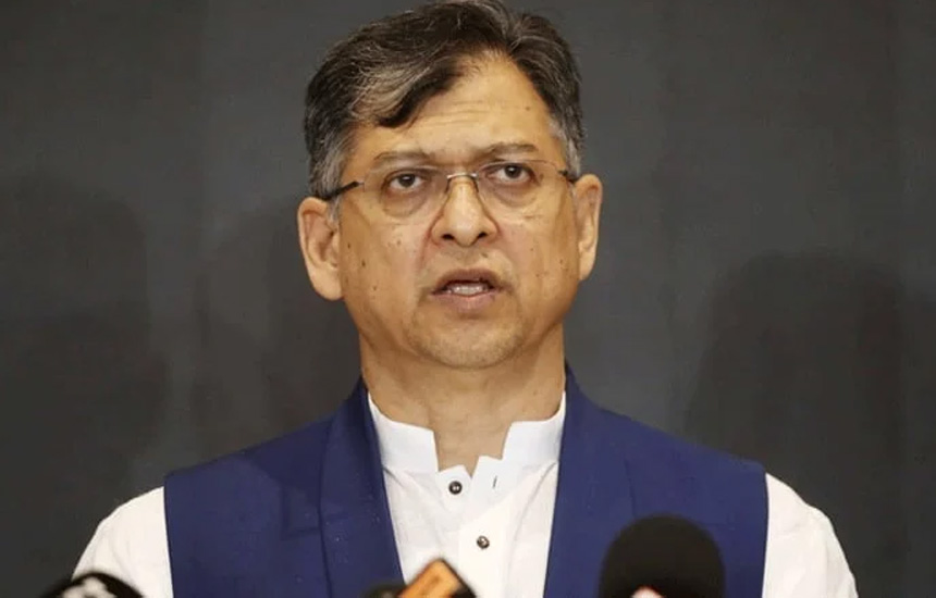 অবৈধ অস্ত্র উদ্ধারে ডিসিদের তৎপর হওয়ার নির্দেশ দিলেন স্বরাষ্ট্রমন্ত্রী