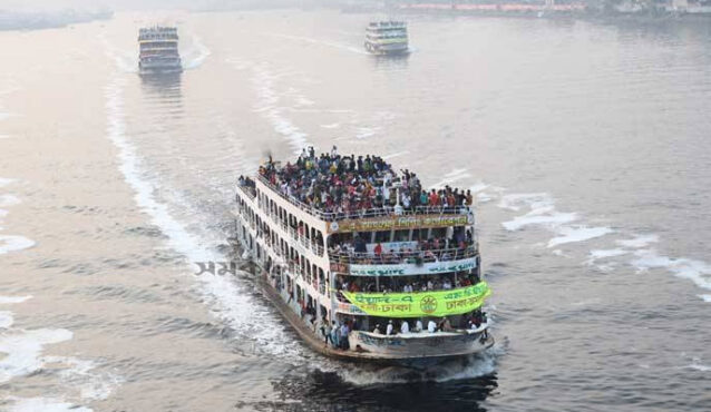 নৌপথে ভিড় বাড়ছে ঘরমুখো মানুষের