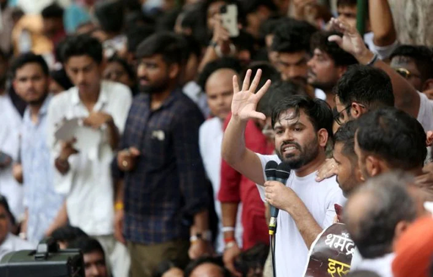 সাত দিনের আল্টিমেটাম দিয়ে ককরোচপ্রধান বললেন—এখানেই শেষ নয়