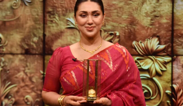 স্বর্ণের কলস উপহার পেলেন অপু বিশ্বাস, জানালেন নেপথ্যের গল্প