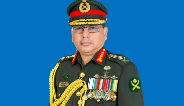 হজ পালন শেষে দেশে ফিরলেন সেনাপ্রধান