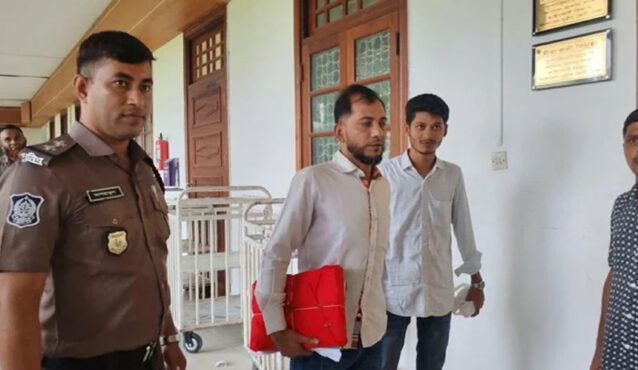 রায়ের কপি ও ডেথ রেফারেন্স লাল কাপড়ে মুড়িয়ে হাইকোর্টে