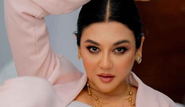 অভিনয়ের বাইরে পশ্চিমবঙ্গে ভিন্ন মঞ্চে জয়া আহসান