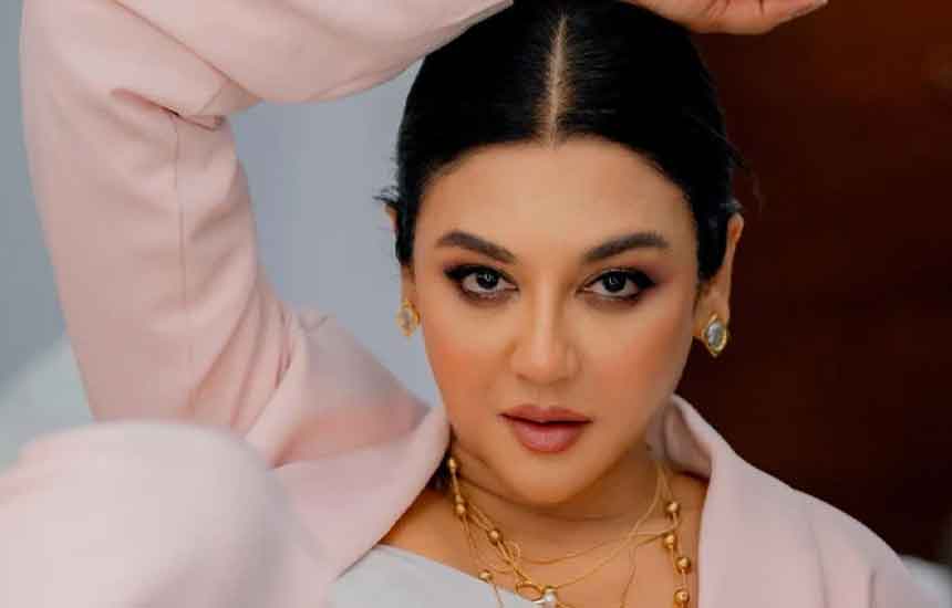 অভিনয়ের বাইরে পশ্চিমবঙ্গে ভিন্ন মঞ্চে জয়া আহসান