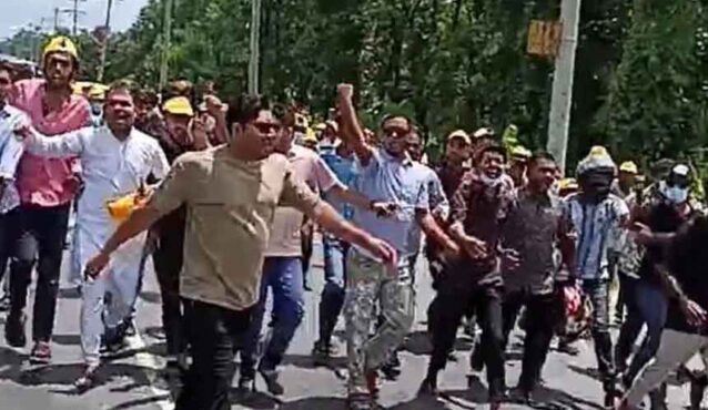 দেশে ফিরেই গাজীপুরে মিছিলের নেতৃত্বে নিষিদ্ধ ছাত্রলীগ নেতা