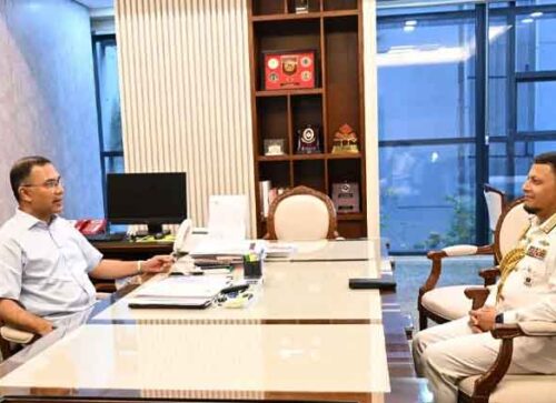 প্রধানমন্ত্রীর সঙ্গে বিদায়ী নৌবাহিনী প্রধানের সাক্ষাৎ