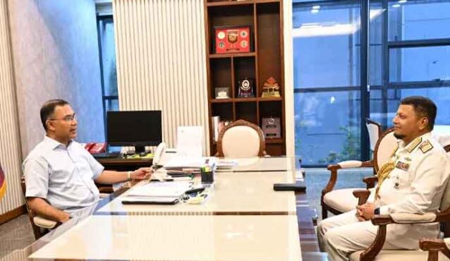 প্রধানমন্ত্রীর সঙ্গে বিদায়ী নৌবাহিনী প্রধানের সাক্ষাৎ