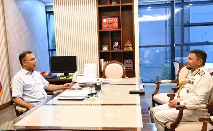 প্রধানমন্ত্রীর সঙ্গে বিদায়ী নৌবাহিনী প্রধানের সাক্ষাৎ