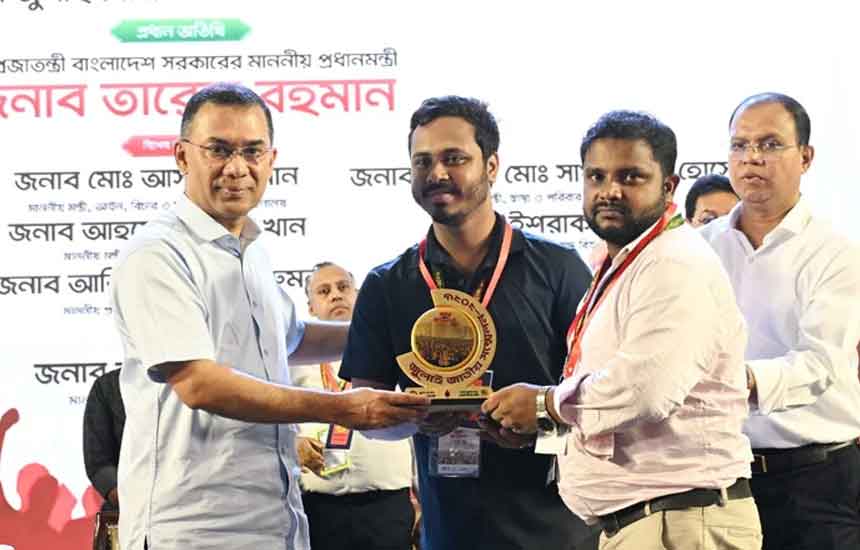 জুলাই স্মৃতি স্মারক তুলে দিলেন প্রধানমন্ত্রী