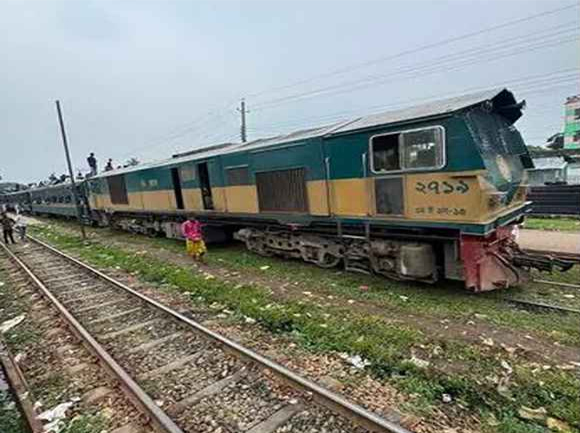 ময়মনসিংহে ইঞ্জিন বিকল, সোয়া দুই ঘণ্টা আটকে কমিউটার ট্রেন