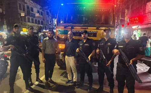 খুলনায় যাওয়ার কথা, নয়াবাজারে ৭৩ টন ডুপ্লেক্স বোর্ড: আটক ১০ ট্রাক