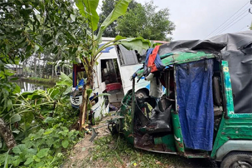 বাস-মাহিন্দ্রের মুখোমুখি সংঘর্ষে চালক নিহত