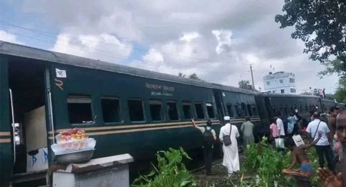 গফরগাঁওয়ে জামালপুর কমিউটারের ৪ বগি লাইনচ্যুত, ঢাকা-ময়মনসিংহে ট্রেন চলাচল বন্ধ