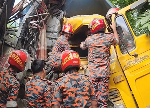 চাঁদপুরে বাস-ট্রাকের মুখোমুখি সংঘর্ষে নিহত ৩, আহত ১৮