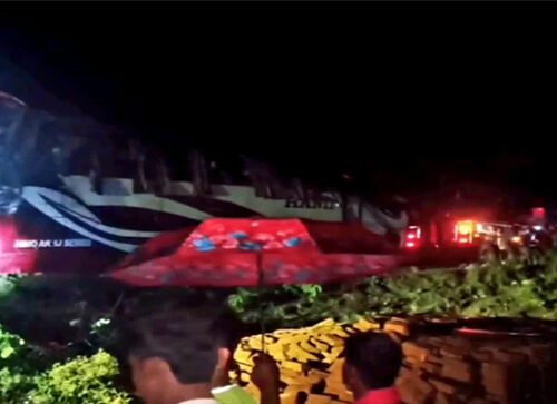 ব্রাহ্মণবাড়িয়ায় বাস খাদে পড়ে আহত ১০, আধা ঘণ্টা যান চলাচল ব্যাহত