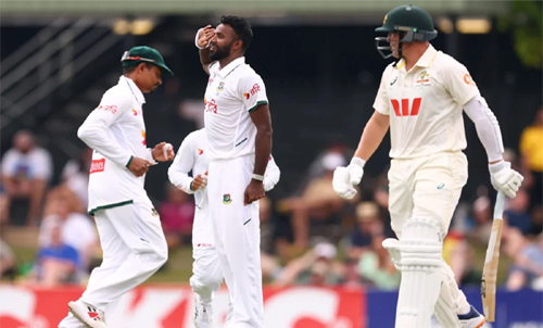 টাইগার পেসারদের তোপে ১৭৬ রানেই ৮ উইকেট হারিয়ে বিপদে অস্ট্রেলিয়া