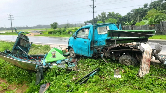 চকরিয়ায় বাসচাপায় লেগুনার ৪ যাত্রী নিহত, আহত ৫